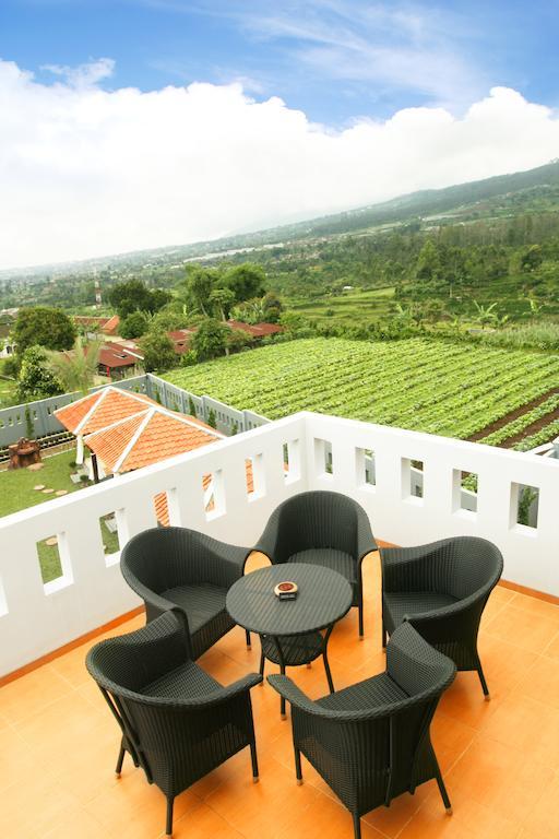 Osmond Villa Resort Lembang Eksteriør billede