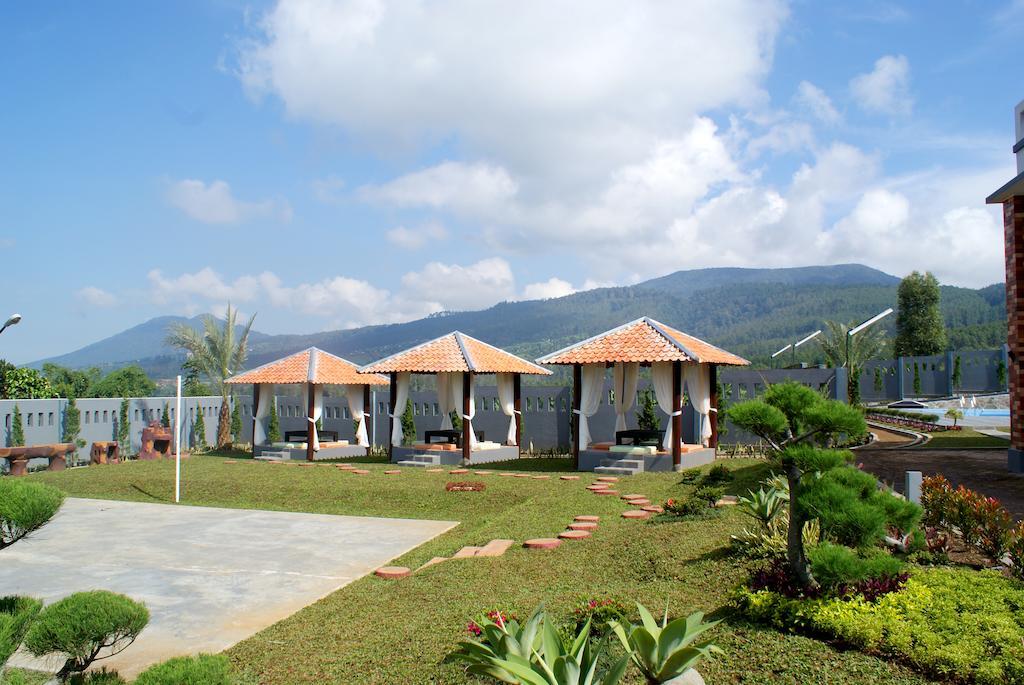Osmond Villa Resort Lembang Eksteriør billede